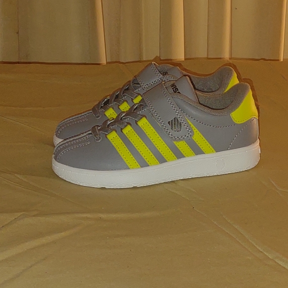 Kids K-Swiss Tennis shoes - Picture 2 of 5